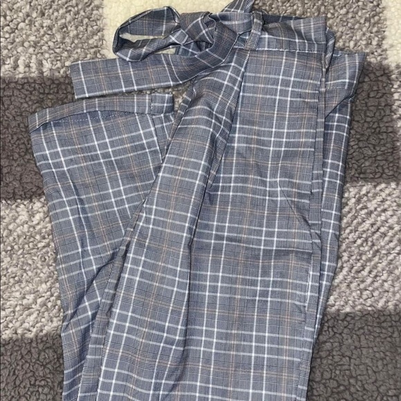 Nasty Gal cute grey work or party pants - Picture 2 of 2